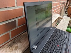Lenovo ThinkPad T15 Gen2 - Utilisation en extérieur