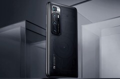 Le Xiaomi Mi 10 Ultra est même disponible en version transparente. (Source de l'image : Xiaomi)
