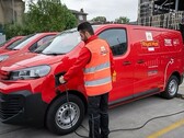 Un fourgon électrique de Royal Mail, l'un des 7 000 véhicules électriques de la flotte de l'entreprise au Royaume-Uni (Source de l'image : Royal Mail)