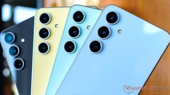 Une fuite a potentiellement révélé toutes les options de couleur et de stockage pour la suite du Galaxy S24 FE, illustré ici (Image source : Notebookcheck)