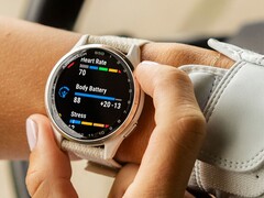 Les smartwatches Garmin Approach S44 et S50 (photo) reçoivent le logiciel système 8.04. (Source : Garmin)