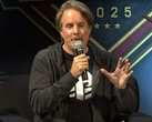 Une photo du responsable de la communauté Halo, Brian Jarrard, portant un T-shirt PlayStation (source d'image : Halo YT)