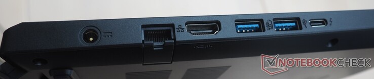 A gauche : Alimentation, RJ45 LAN, HDMI 2.1, 2x USB-A 3.0, Thunderbolt 4