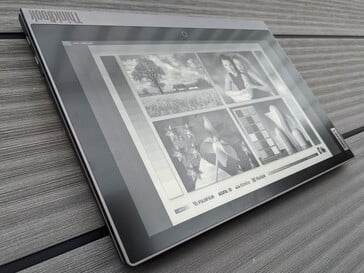 Lenovo ThinkBook Plus Gen2 en utilisation extérieure (E-Ink)