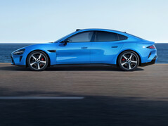 Xiaomi SU7 (2026) dans la nouvelle couleur Capri Blue : la berline sportive électrique reçoit plus qu'un simple lifting mineur. (Source de l'image : Xiaomi)