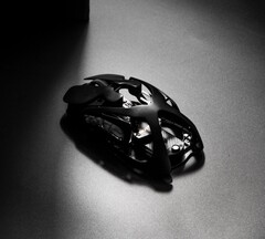 La nouvelle souris de jeu a été conçue pour les joueurs et fait actuellement l'objet d'un crowdfunding (Source de l'image : Angry Miao)