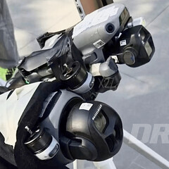 Le DJI Mavic 4 Pro à côté d'un Air 3S. (Source de l'image : via DroneXL & Jasper Ellens)