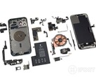 le démontage de l'iPhone 12 Pro Max révèle un capteur d'images généreux mais une batterie plutôt faible (Source : iFixit)