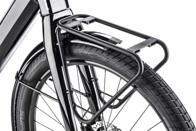 Un porte-bagages avant en option peut être monté sur le vélo