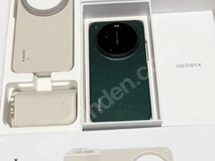 Le Xiaomi 17 Ultra dans l'une de ses couleurs de lancement.