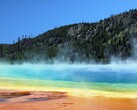Image montrant un lac dans le parc national de Yellowstone. (Source de l'image : National Parks Exploration Series : Yellowstone - Amazon Prime Video)