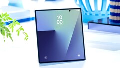 Dans une vidéo de prise en main qui a fuité, le successeur du Samsung Galaxy Z Fold 7 semble ne présenter pratiquement aucune trace de pli.