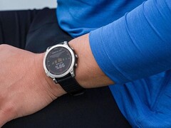 La mise à jour Garmin Beta Version 20.14 est actuellement diffusée aux utilisateurs de la montre intelligente Fenix 7. (Source de l'image : Garmin)