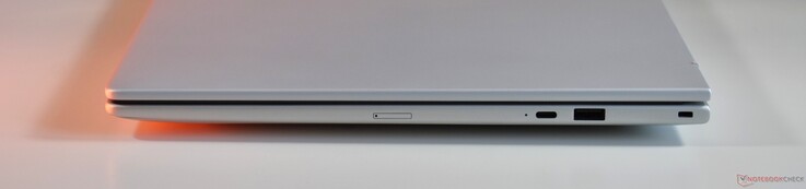 correct : USB-C 3.2 Gen 2, USB-A 3.2 Gen 1, emplacement pour verrou Kensington