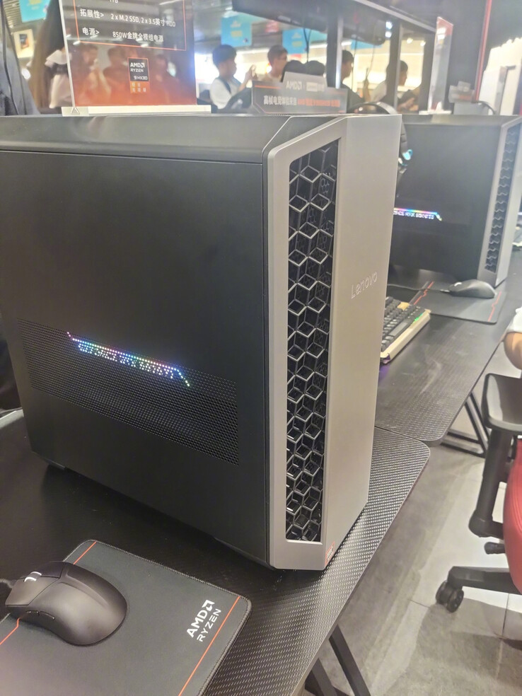 Panneau latéral du Legion Blade Y7000P (Image source : ENEN科技匠)