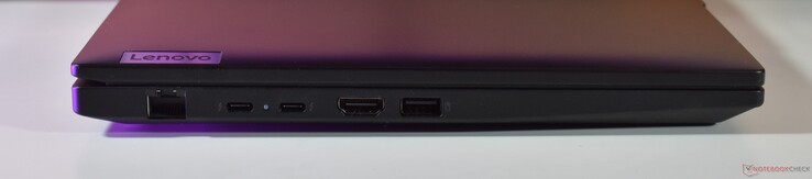 gauche : RJ45-Ethernet, 2x Thunderbolt 4, HDMI, USB-A 3.2 Gen 1