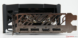 Les ports externes du Sapphire Nitro+ Radeon RX 6750 XT