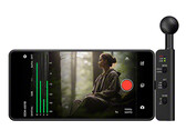 Le Sony ECM-AX10 est équipé de quatre microphones permettant des enregistrements audio spatiaux sur smartphones.