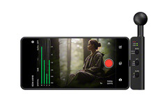 Le Sony ECM-AX10 est équipé de quatre microphones permettant des enregistrements audio spatiaux sur smartphones.