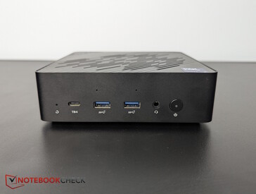 Face avant : Réinitialisation, TB4, 2x USB-A 3.2 Gen 2, prise casque, bouton d'alimentation