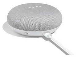 En test : le Google Home Mini. Modèle de test fourni par Google Allemagne.