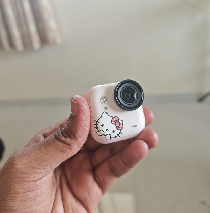 La caméra d'action Insta360 Go Ultra Hello Kitty en édition limitée