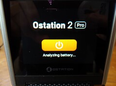 Appuyez sur le bouton d'alimentation pendant dix secondes pour éjecter toutes les batteries. (Source de l'image : Notebookcheck)