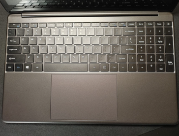 Une perte de vue sur l'aspect du clavier et du trackpad. (Source de l'image : Amazon)