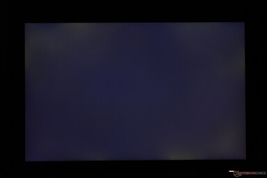 Léger - modéré - saignement irrégulier du rétroéclairage sur les bords