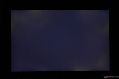 Léger - modéré - saignement irrégulier du rétroéclairage sur les bords