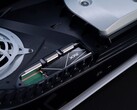 Le grand pari de Sony sur les SSD PCIe4 pour l'expansion s'avère payant face à la carte d'extension de la XBox Series X (Image source : IGN)