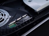 Le grand pari de Sony sur les SSD PCIe4 pour l'expansion s'avère payant face à la carte d'extension de la XBox Series X (Image source : IGN)