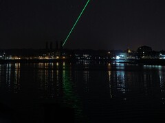 Une ligne d'horizon avec un faisceau lumineux