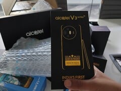 L&#039;Alcatel V3 Ultra sera livré avec un stylet comme le Galaxy S25 Ultra de Samsung. (Source de l&#039;image : Madhav Sheth)