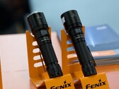 Lampe de poche Fenix C7 Pro à gauche et C7 v2.0 à droite