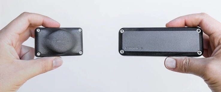 L'ancienne version de TimeCapsule a une durée de vie de 10 ans, mais elle est également beaucoup plus volumineuse en raison de l'utilisation de deux piles AA.