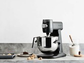 Le mélangeur intelligent GE Profile peut s'arrêter automatiquement lorsqu'il détecte un changement dans la viscosité du mélange. (Image source : Crate and Barrel)