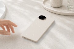 Le Sharp Aquos Wish 6 se distingue par un design original, avec un module d'appareil photo arrondi.