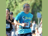 Une photo de Takuya Shiraiwa, le premier localisateur de Capcom, en train de courir un marathon