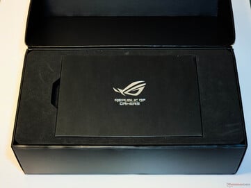 Asus ROG Astral GeForce RTX 5080 OC : Emballage
