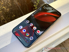 Le Pixel 9 Pro fait partie de la douzaine d'appareils Pixel éligibles à la mise à jour AP4A.250205.002 de Google. (Source de l'image : Notebookcheck)