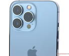 Apple a utilisé le bleu ciel sur un iPhone pour sa génération iPhone 13 Pro. (Source de l'image : Notebookcheck)