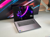 Excellent ordinateur portable multimédia de 15 pouces avec OLED 1 100 nits - Lenovo Yoga Pro 7i Aura Edition Review