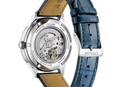 Vue arrière de la Citizen NJ0250-01A montrant son mouvement automatique 8210 visible à travers le fond transparent du boîtier.