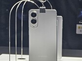 Le Galaxy S25 Edge. (Source de l'image : Mishaal Rahman)