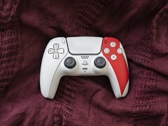La manette sans fil DualSense de Sony - God of War 20th Anniversary Limited Edition est désormais disponible à l'achat sur PS Direct au prix de 84,99 $. (Source : PlayStation)