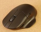 Test de la souris de jeu sans fil Keychron M7 8K. (Image : Notebookcheck/Julian van der Merwe)