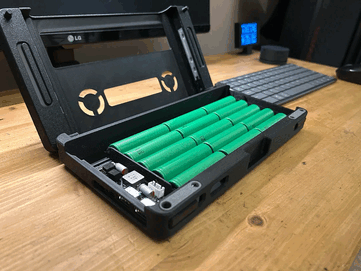 Legion Go Batterie de l'ordinateur portable sous le clavier. (Source de l'image : u/MysteriousAlarm897 sur Reddit)