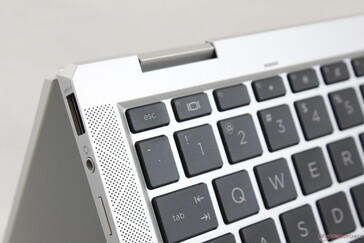 Les bords et les coins sont plus nets et mieux définis que sur le EliteBook x360 1040 G5, plus rond