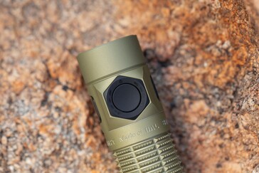 L'interrupteur latéral permet d'accéder aux cinq niveaux de luminosité.